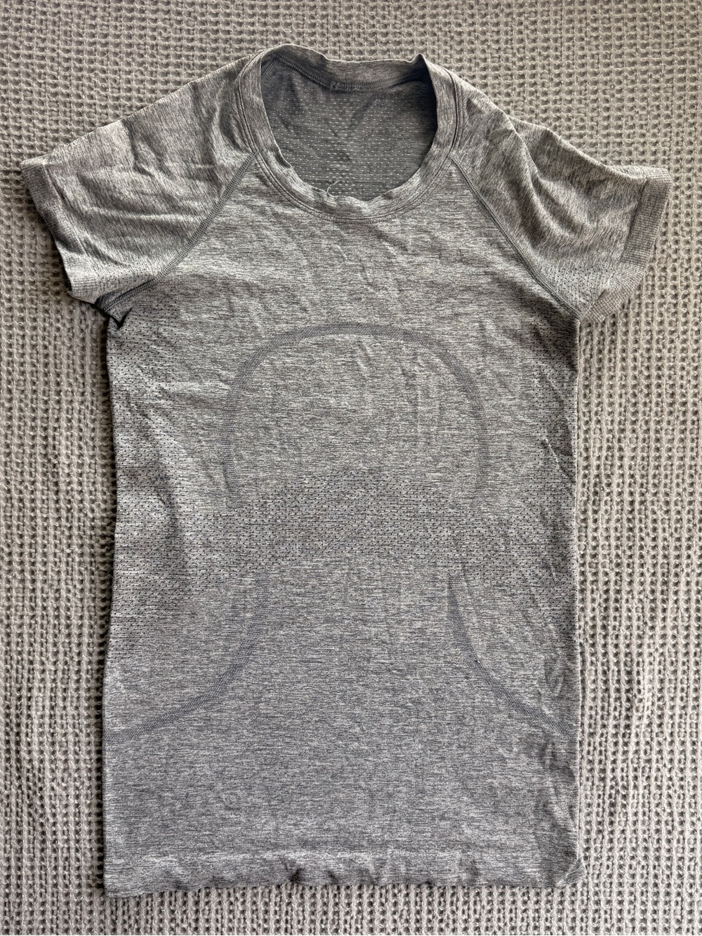 lululemon athletica Heathered Gray Short Sleeve Athletic Tee
